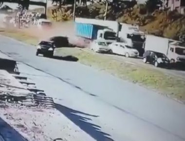 Βραζιλία: Η στιγμή που «ανεξέλεγκτη» νταλίκα ... «θερίζει» 20 αυτοκίνητα (βίντεο)